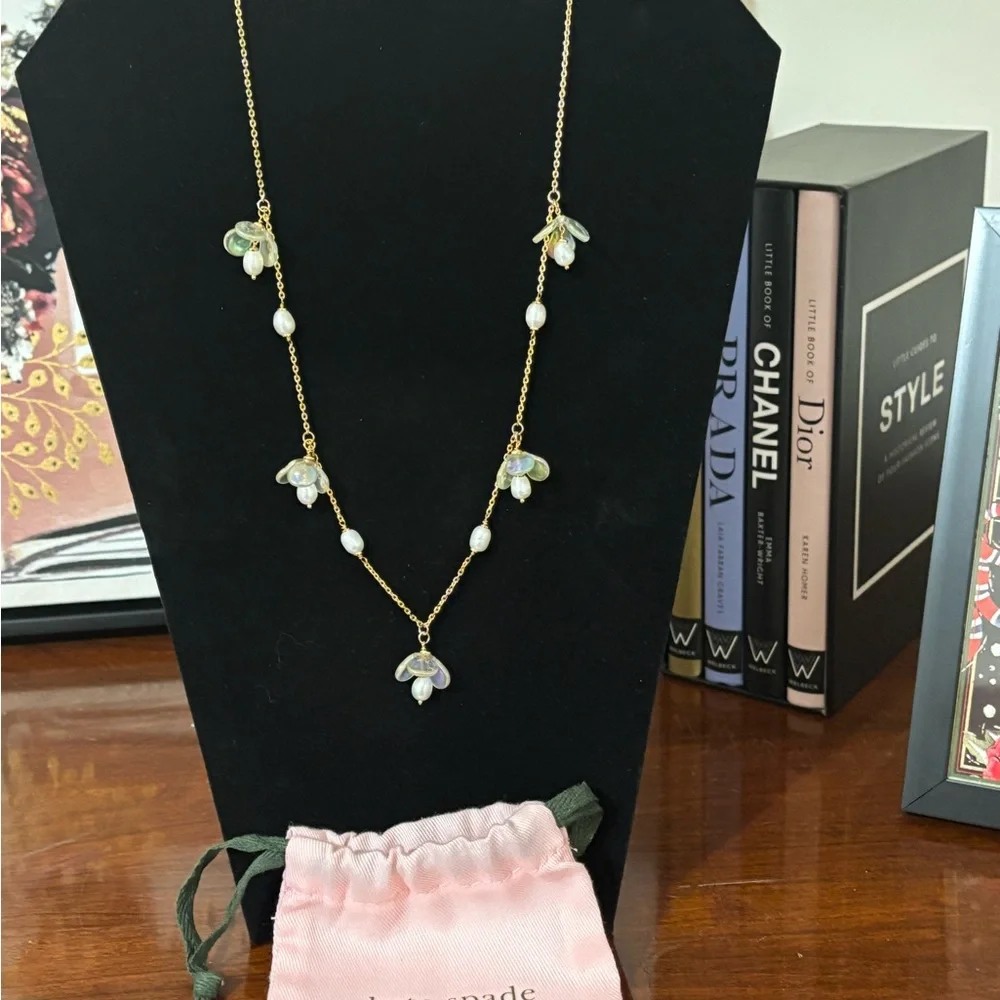 KATE SPADE - Painted Pearl Scatter Necklace. NWT - Picture 5 of 8